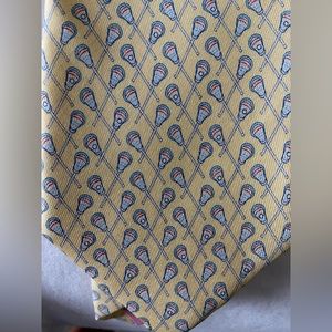Vineyard vines yellow lacrosse motif tie